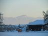 Schöne Sicht auf die verschneiten Berge